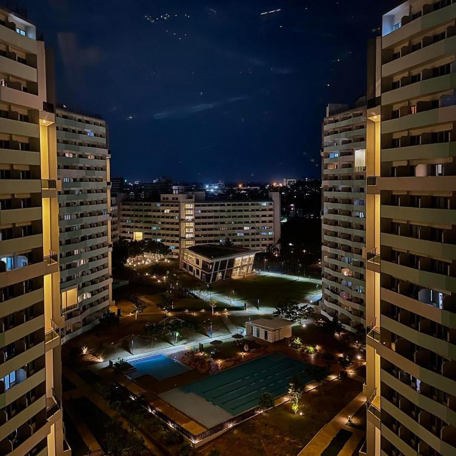 Acellyne'S Suites At The Residences At Commonwealth By Century Quezon City Buitenkant foto