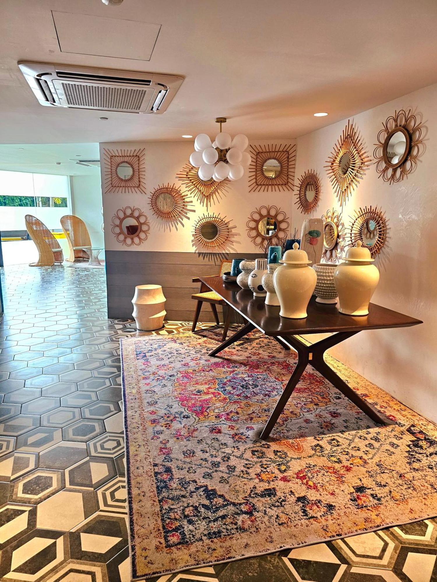Acellyne'S Suites At The Residences At Commonwealth By Century Quezon City Buitenkant foto