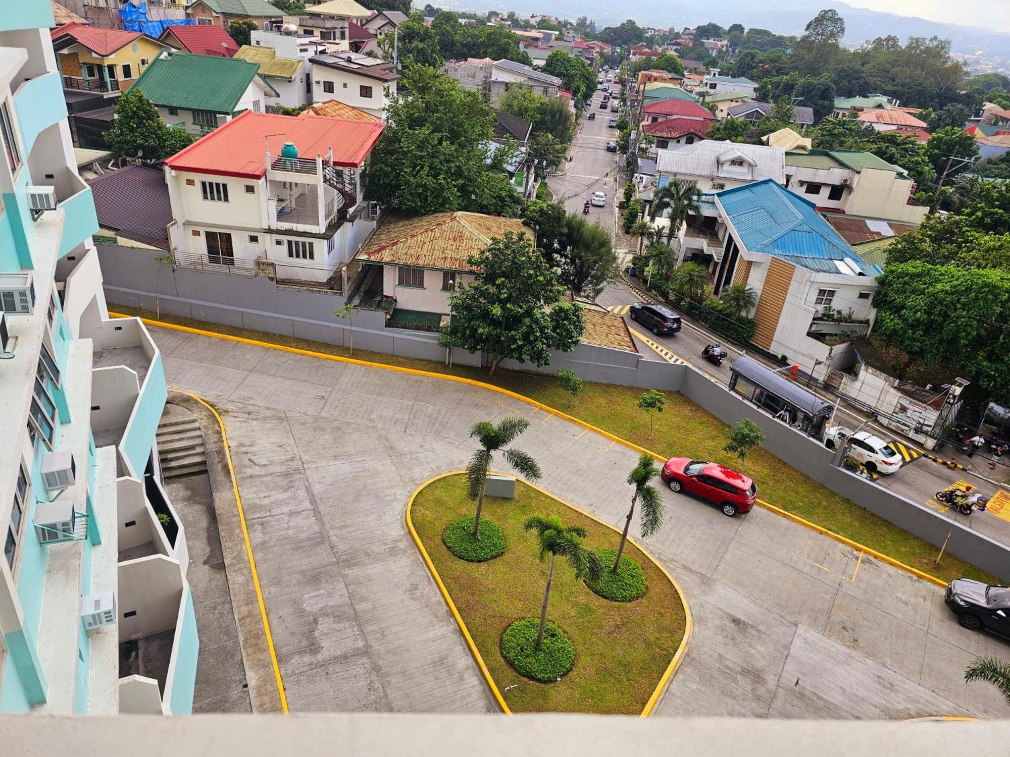 Acellyne'S Suites At The Residences At Commonwealth By Century Quezon City Buitenkant foto