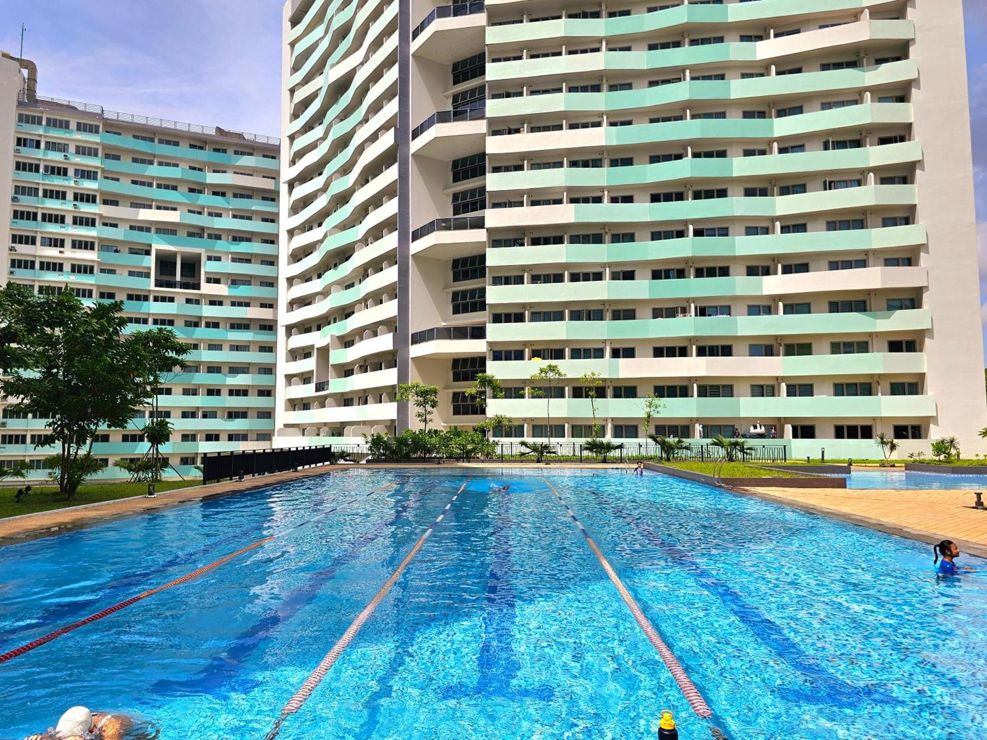Acellyne'S Suites At The Residences At Commonwealth By Century Quezon City Buitenkant foto