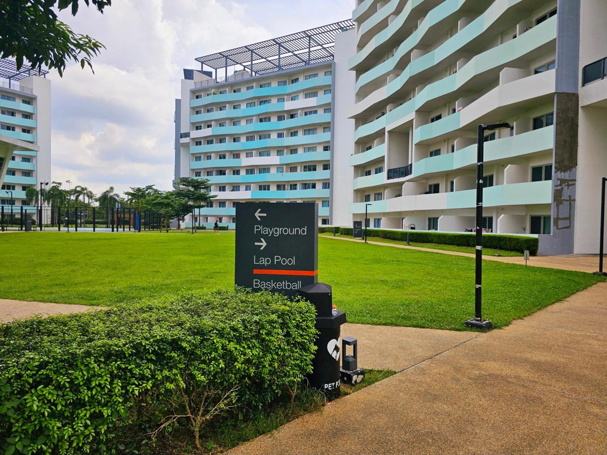 Acellyne'S Suites At The Residences At Commonwealth By Century Quezon City Buitenkant foto