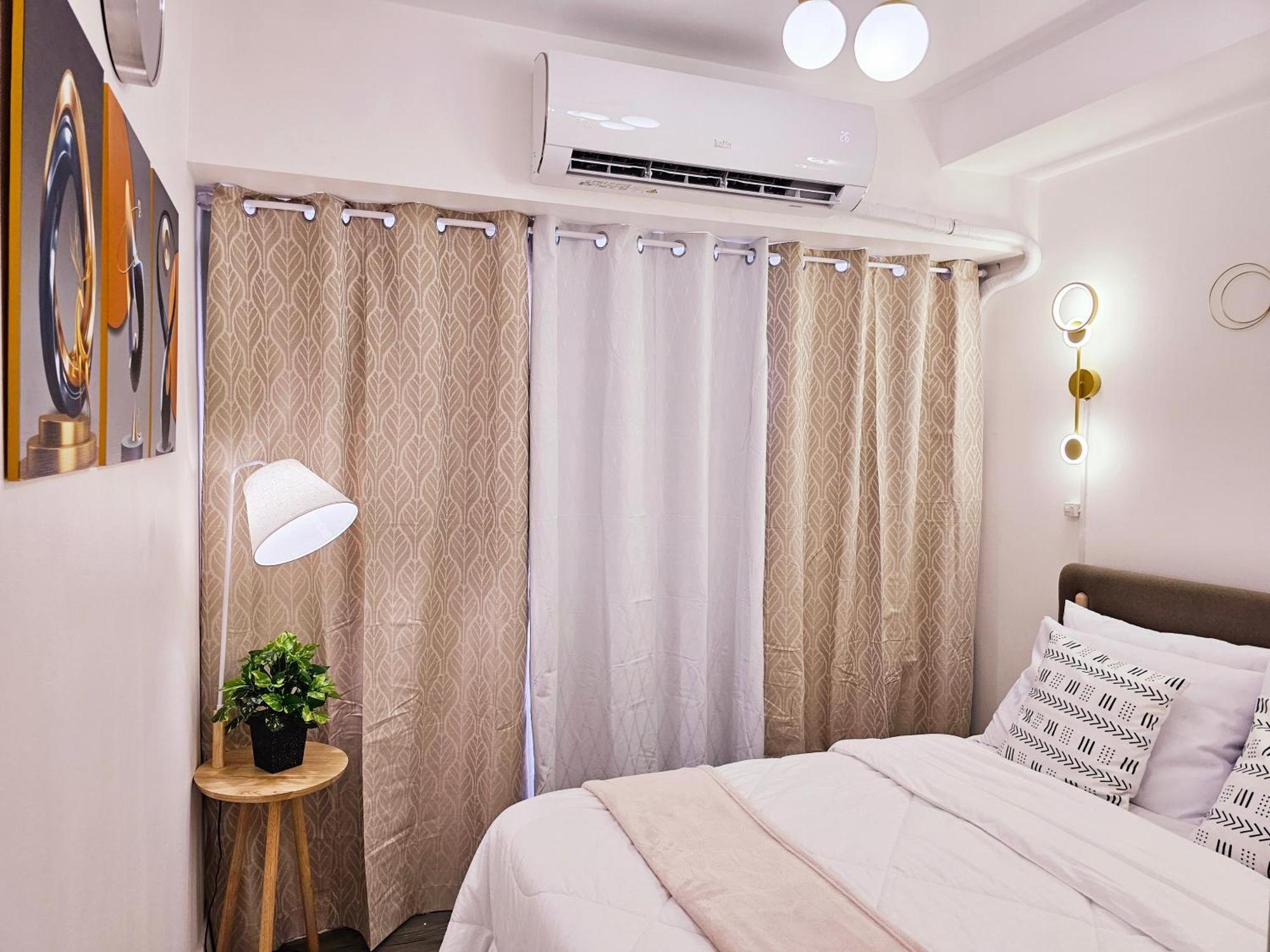 Acellyne'S Suites At The Residences At Commonwealth By Century Quezon City Buitenkant foto