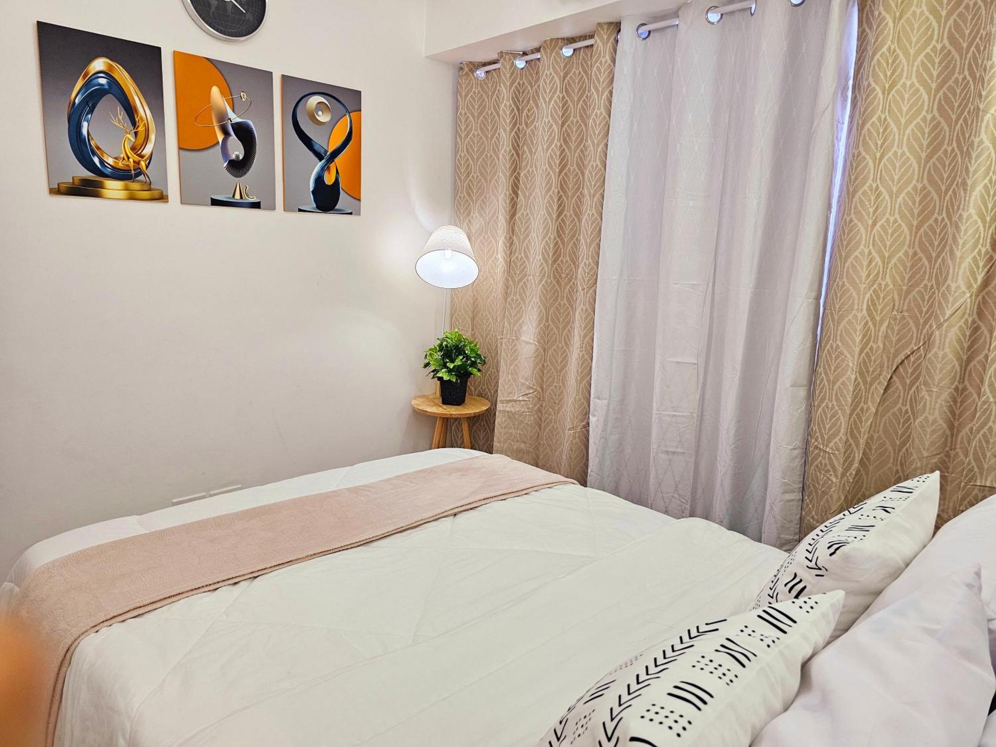 Acellyne'S Suites At The Residences At Commonwealth By Century Quezon City Buitenkant foto