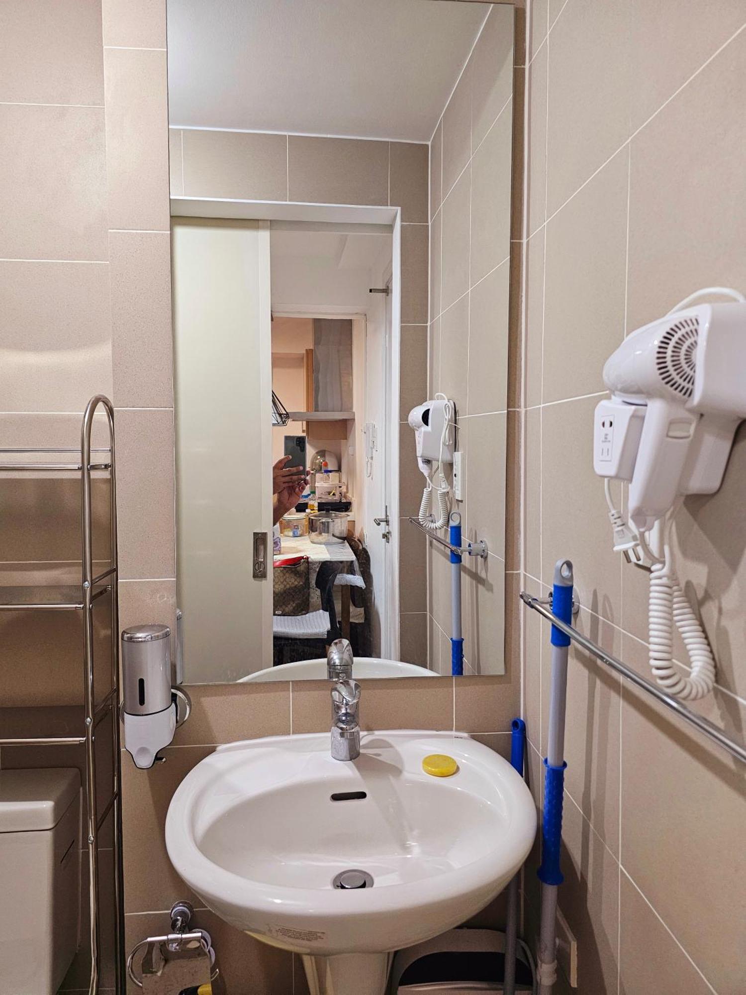 Acellyne'S Suites At The Residences At Commonwealth By Century Quezon City Buitenkant foto