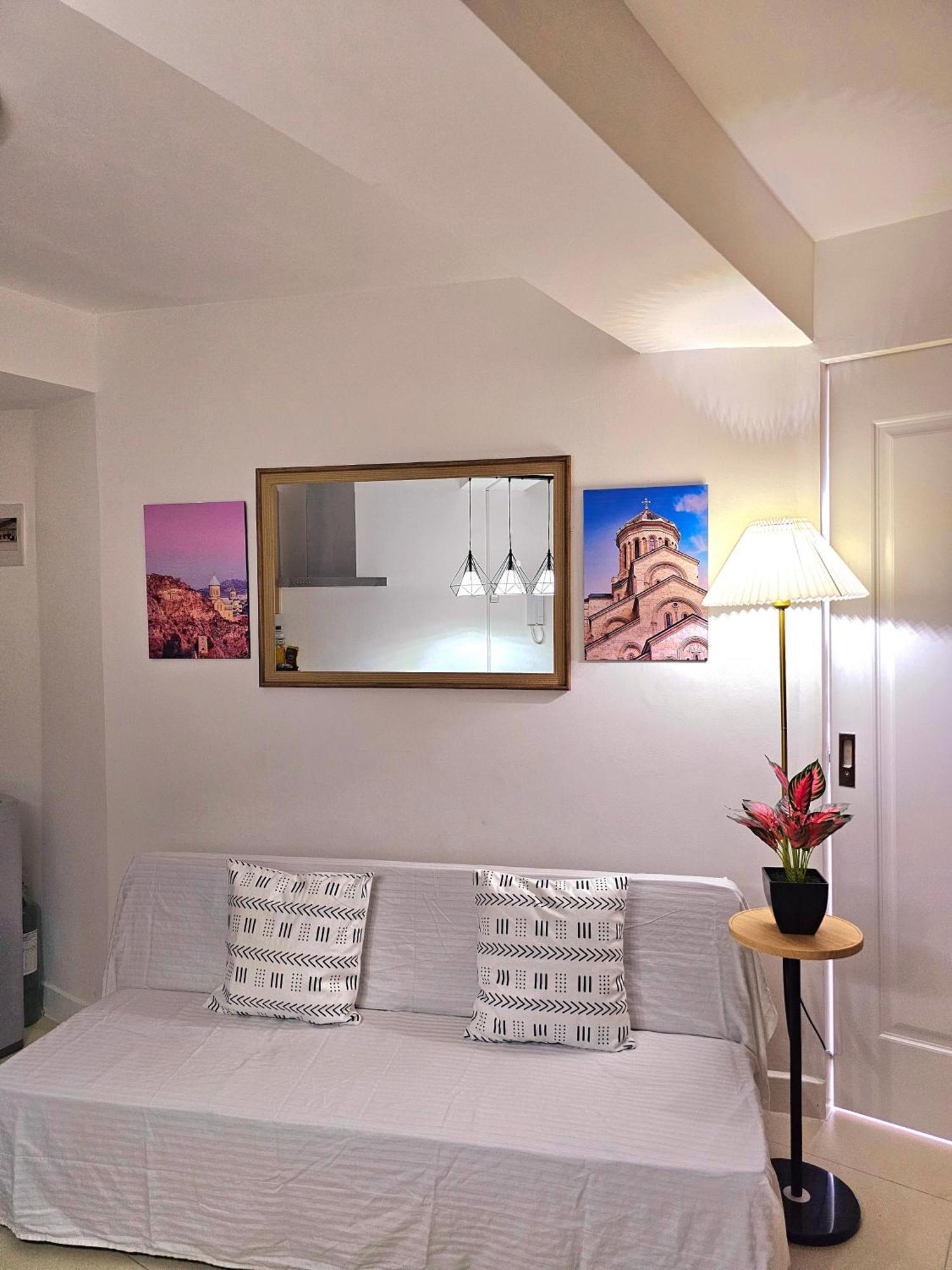 Acellyne'S Suites At The Residences At Commonwealth By Century Quezon City Buitenkant foto