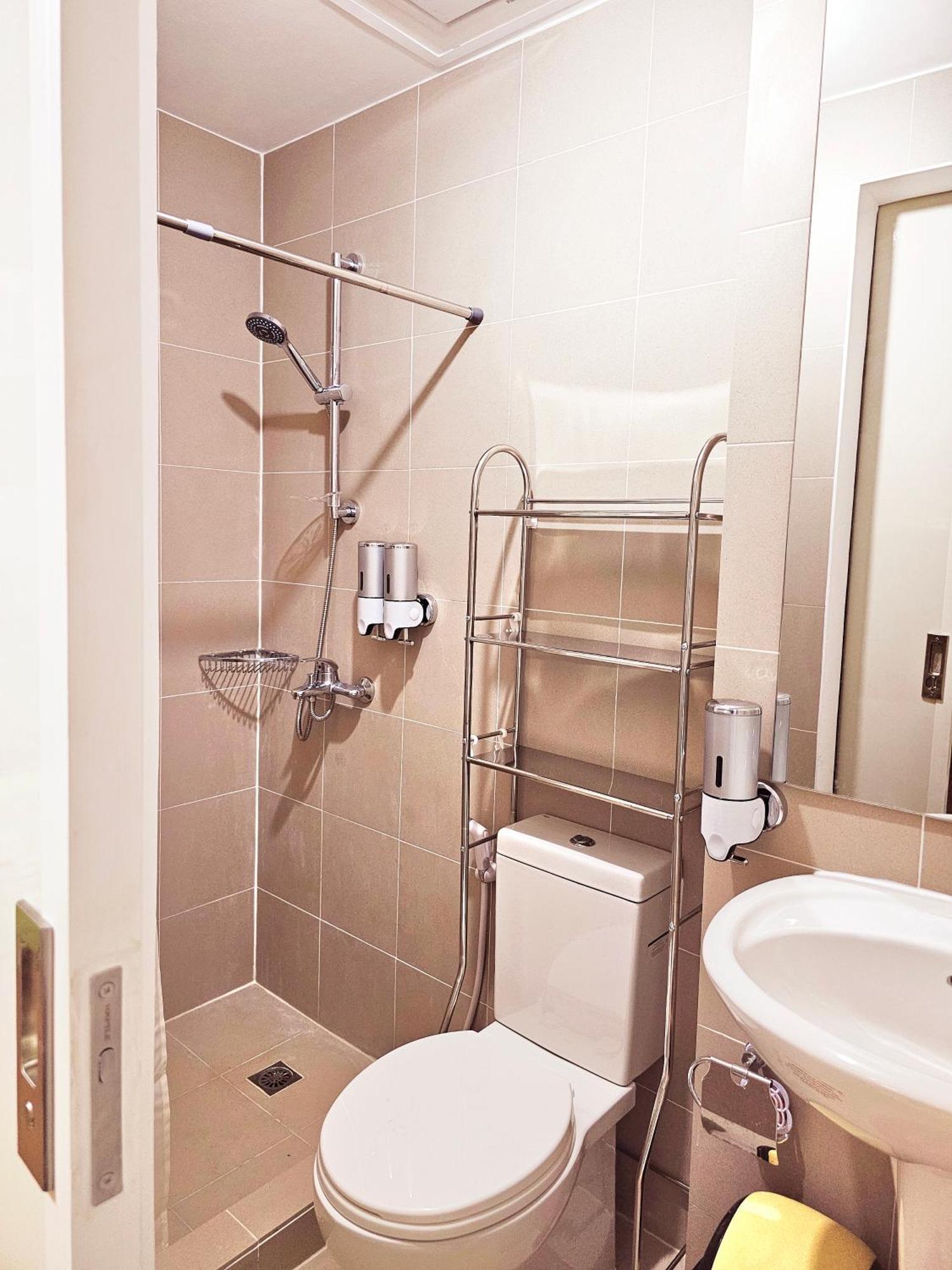 Acellyne'S Suites At The Residences At Commonwealth By Century Quezon City Buitenkant foto