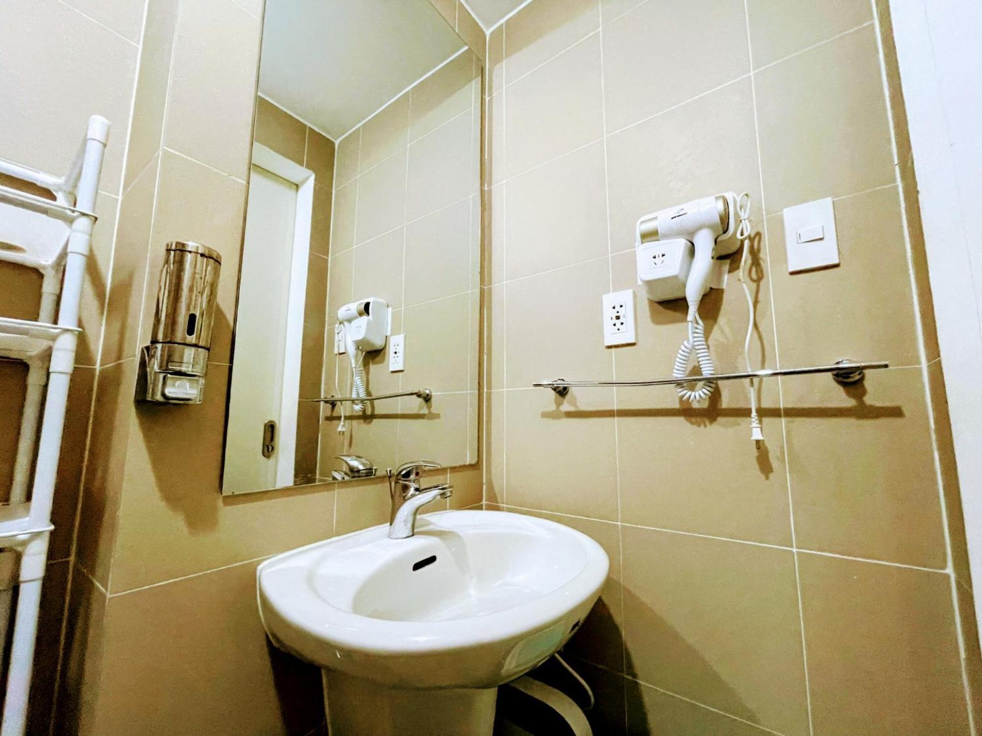 Acellyne'S Suites At The Residences At Commonwealth By Century Quezon City Kamer foto