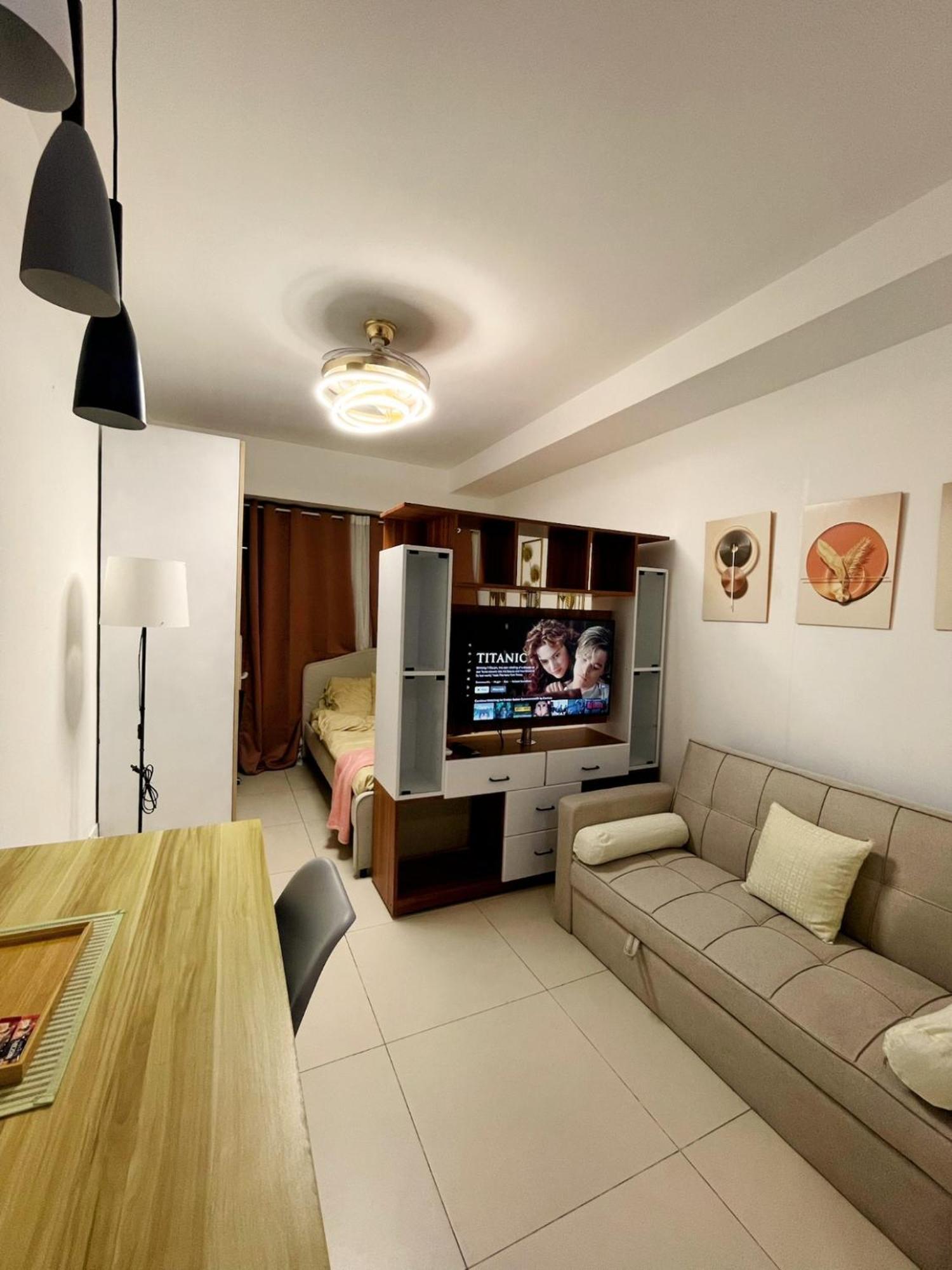 Acellyne'S Suites At The Residences At Commonwealth By Century Quezon City Kamer foto