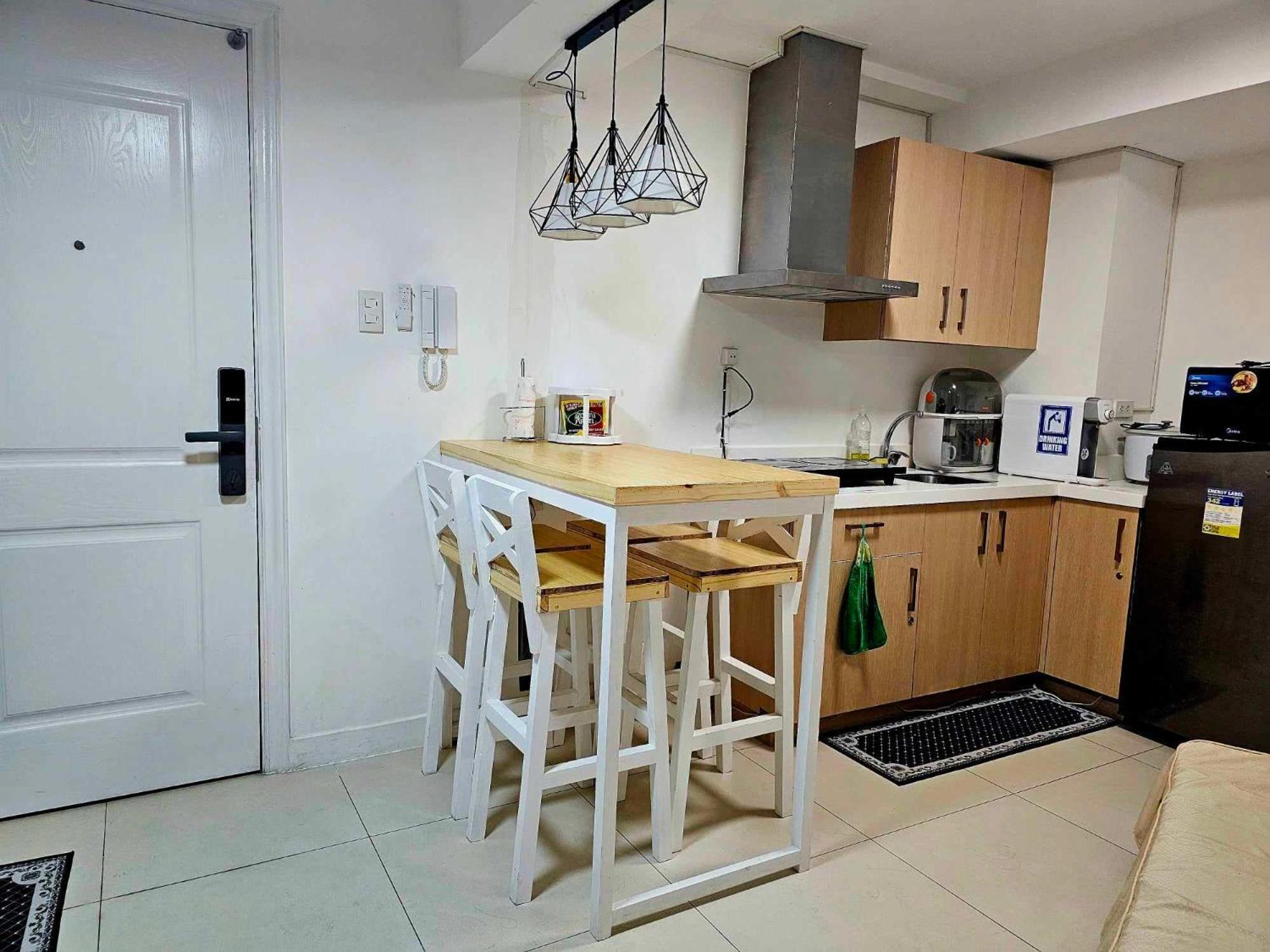 Acellyne'S Suites At The Residences At Commonwealth By Century Quezon City Buitenkant foto